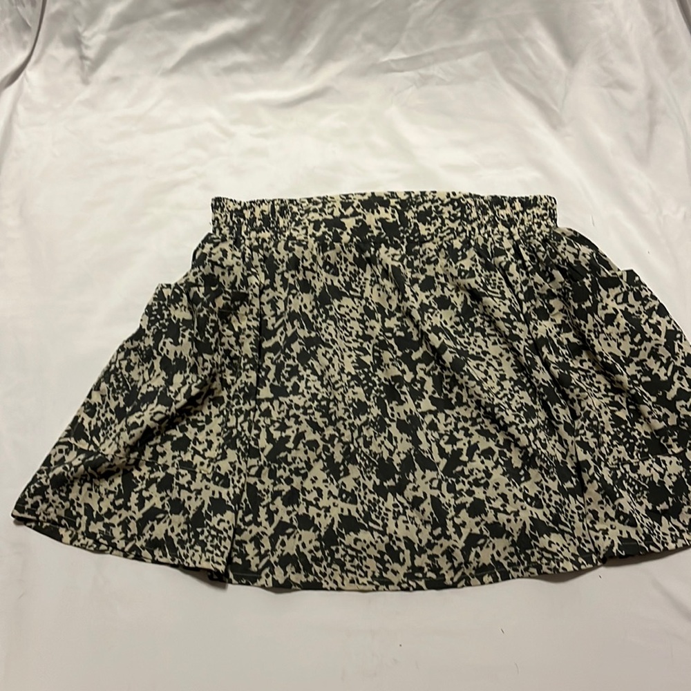 EUC Sound & Matter gray and ivory M skirt